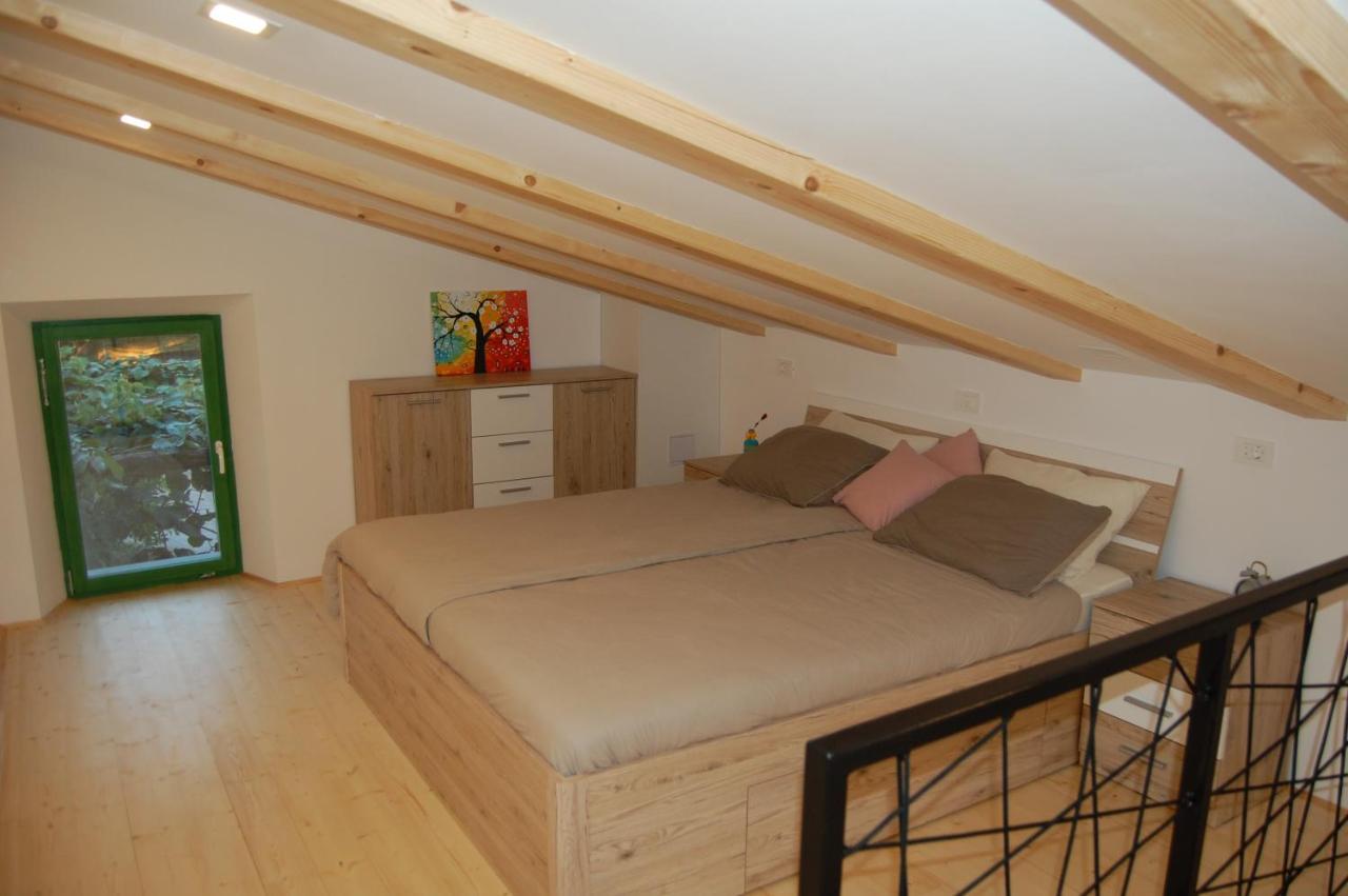 Apartma Hiska Dobravlje エクステリア 写真