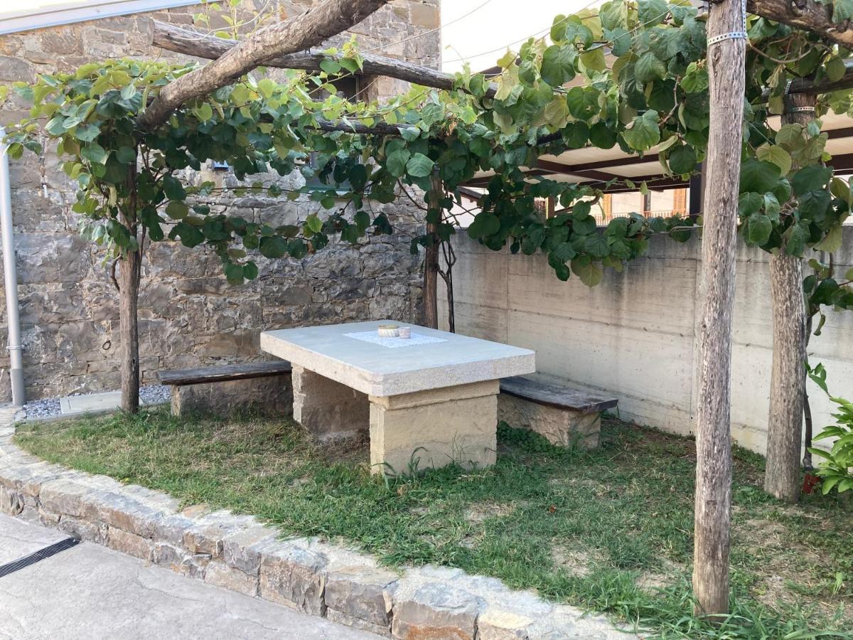 Apartma Hiska Dobravlje エクステリア 写真