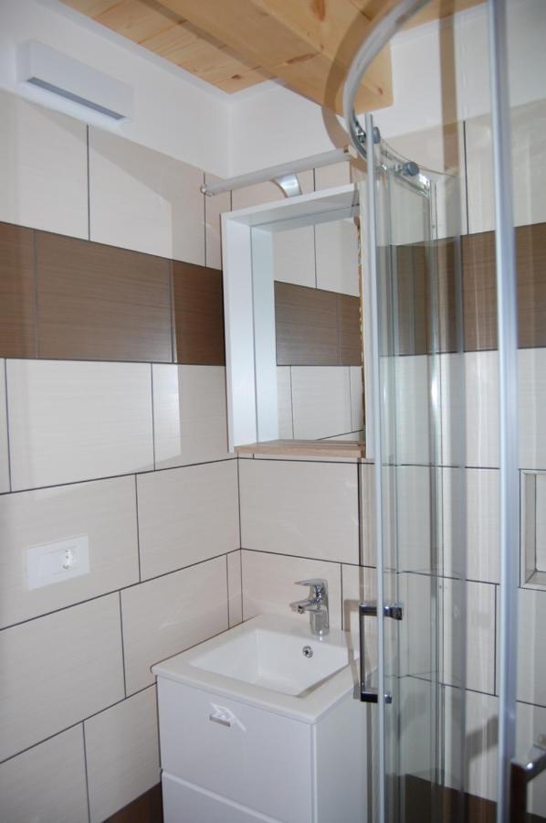 Apartma Hiska Dobravlje エクステリア 写真
